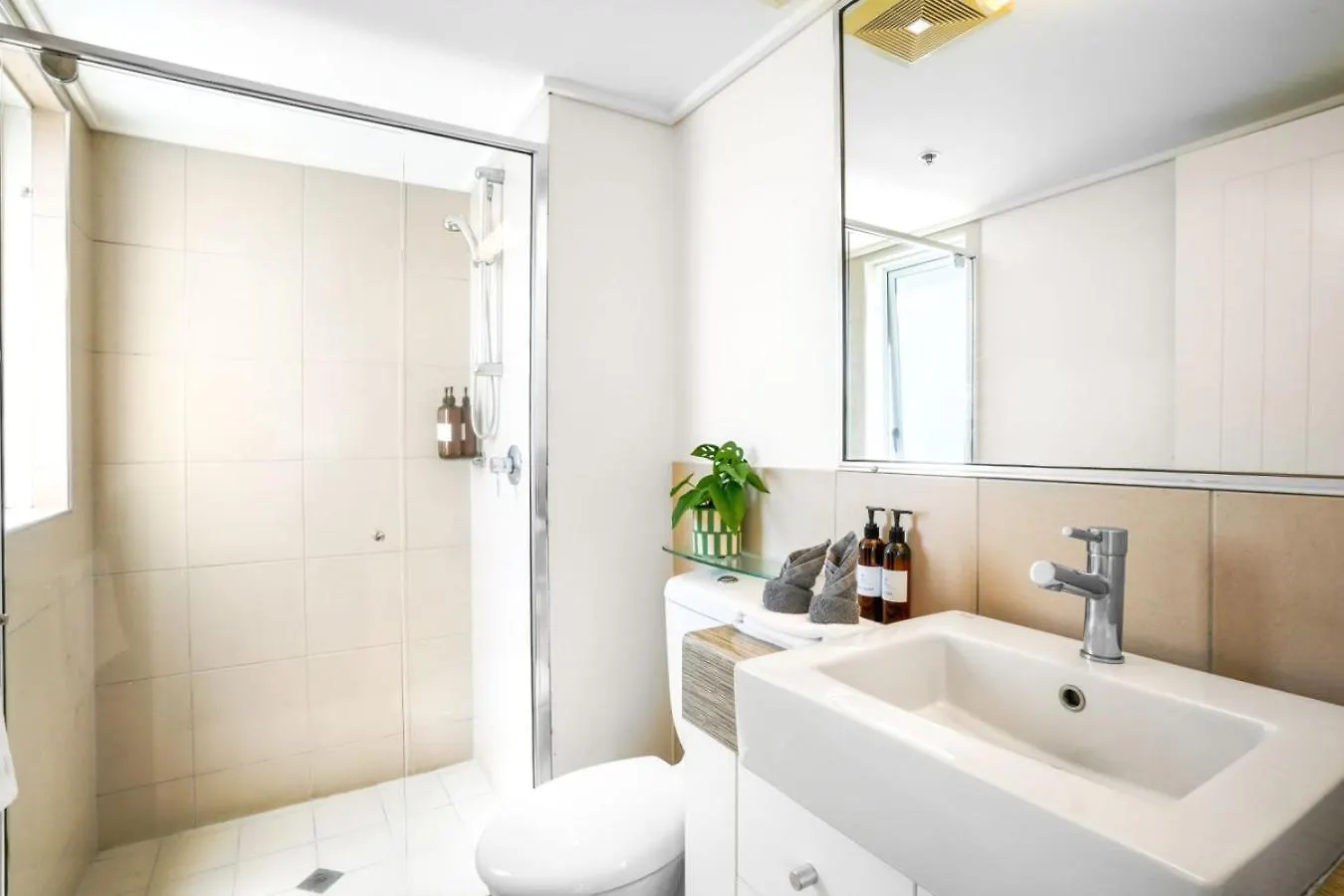 Twn Cairns Central Condo 1101 And 1102
