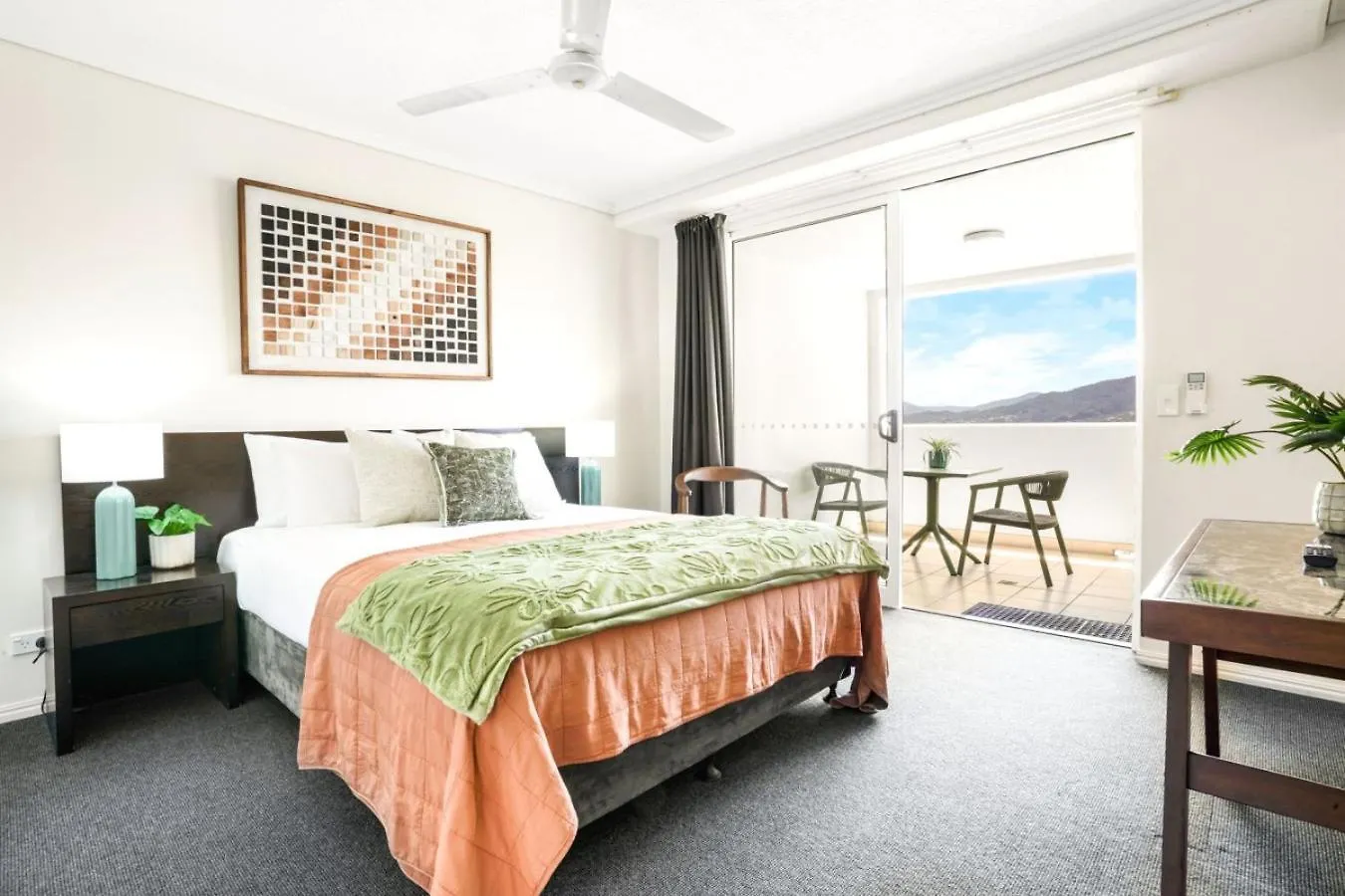 Twn Cairns Central Condo 1101 And 1102 0*,