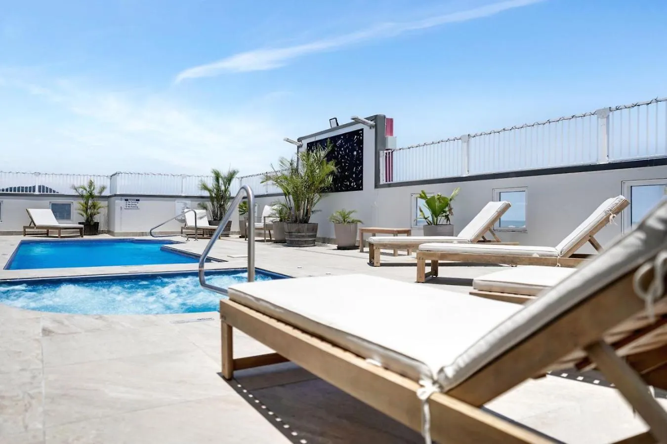 Twn Cairns Central Condo 1101 And 1102
